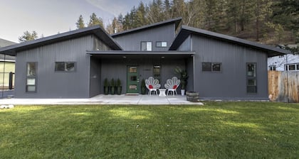 The Elevation Haus- Modern Rattlesnake Abode