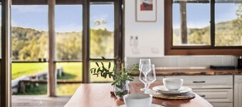 The Hitching Rail Hut - Relax, unwind & reconnect