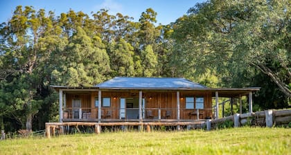 The Hitching Rail Hut - Relax, unwind & reconnect