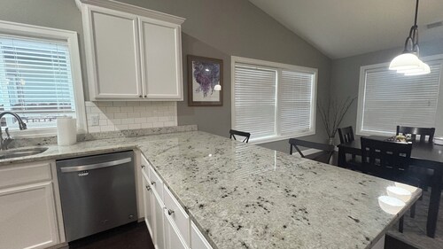 Cozy 2-bedroom house in awesome Central Point with AC