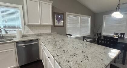 Cozy 2-bedroom house in awesome Central Point with AC