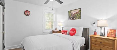 Bügeleisen/Bügelbrett, Internetzugang, Bettwäsche