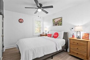 3 bedrooms, iron/ironing board, Internet, bed sheets - Charming 3-bedroom house with WiFi and AC in marvelous Atlanta (Atlanta)