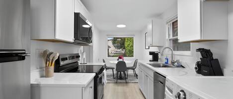 Mikrobølgeovn, ovn, kogeplade, opvaskemaskine