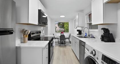 King Bed Walk to it all! Stadium District