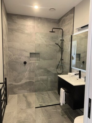 Bathroom - Hosts on the Coast Captains Landing (Whitianga)