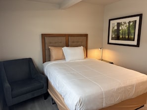 1 bedroom, WiFi (free), bed sheets - Cozy Queen Room on Main Street in Longmont (Longmont)