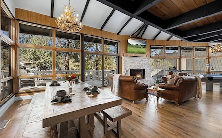 Interior. Beautiful 3-bedroom Chalet in Wrightwood perfect for your getaway