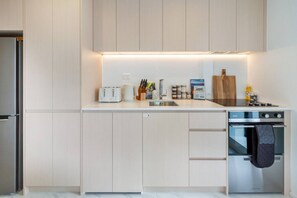 Refrigerador, microondas, horno, placa de cocina