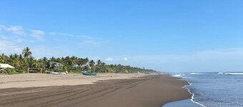 5-bedroom house with AC Costa Azul with a Beautiful sandy beach.