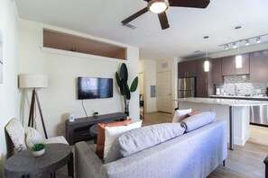 Apartment - Refresh Tanglewood Spacious 1BR in Uptown Houston (Houston)