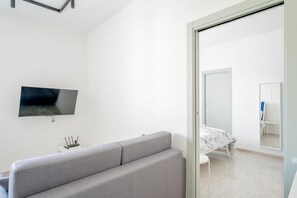 TV - Eos Serenity Suite, Bright and Modern Apartment in the city center (Siracusa)