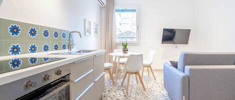 Mikrobølgeovn, ovn og kokeplater