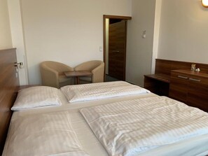 Strykjärn/strykbräda, internet och sängkläder