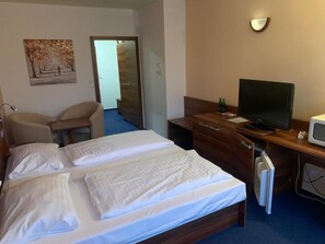 Strykjärn/strykbräda, internet och sängkläder