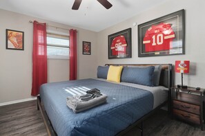 Silitysrauta/-lauta, vauvan matkasänky, Wi-Fi, vuodevaatteet