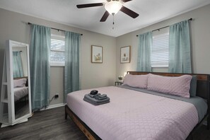 Silitysrauta/-lauta, vauvan matkasänky, Wi-Fi, vuodevaatteet