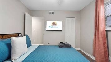 Bügeleisen/Bügelbrett, Reisekinderbett, WLAN, Bettwäsche