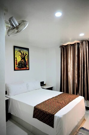 2 bedrooms, iron/ironing board, WiFi