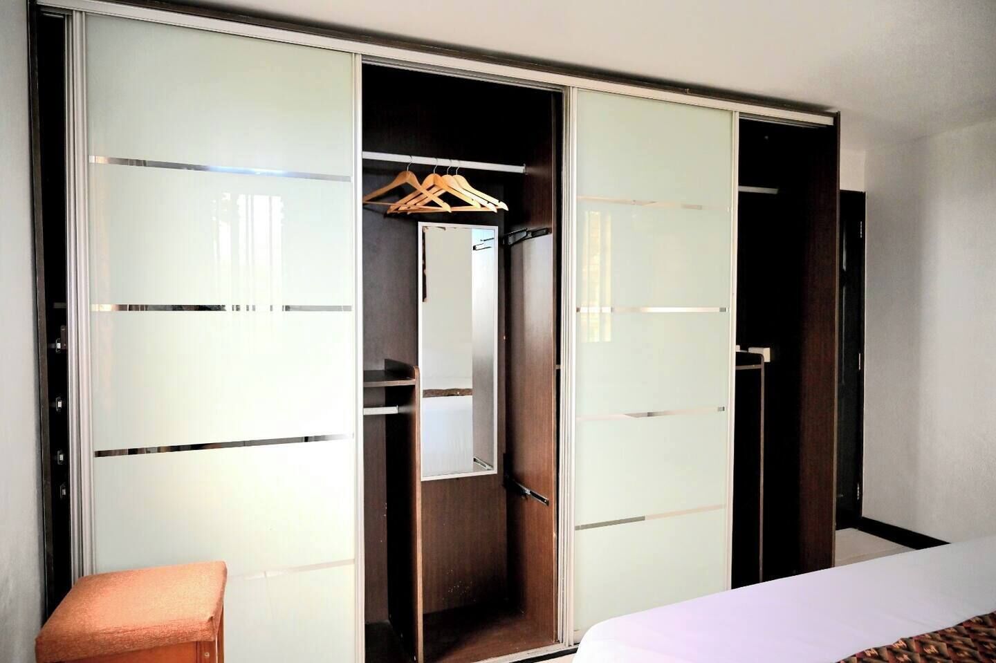 Tabla de planchar con plancha y wifi 