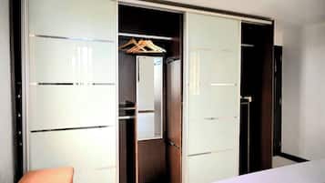 Tabla de planchar con plancha y wifi