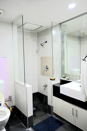 Shower - Lavish Lodge -2 Bedrooms 2 Bath (Suva)