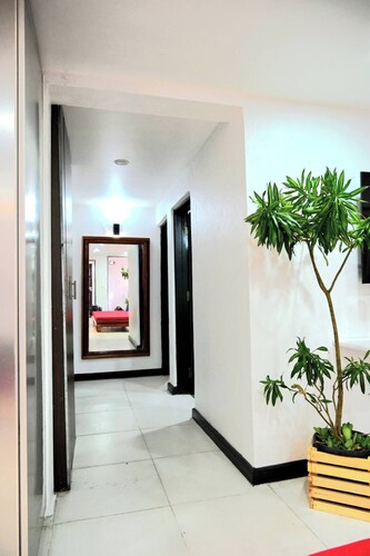 Lavish Lodge -2 Bedrooms 2 Bath