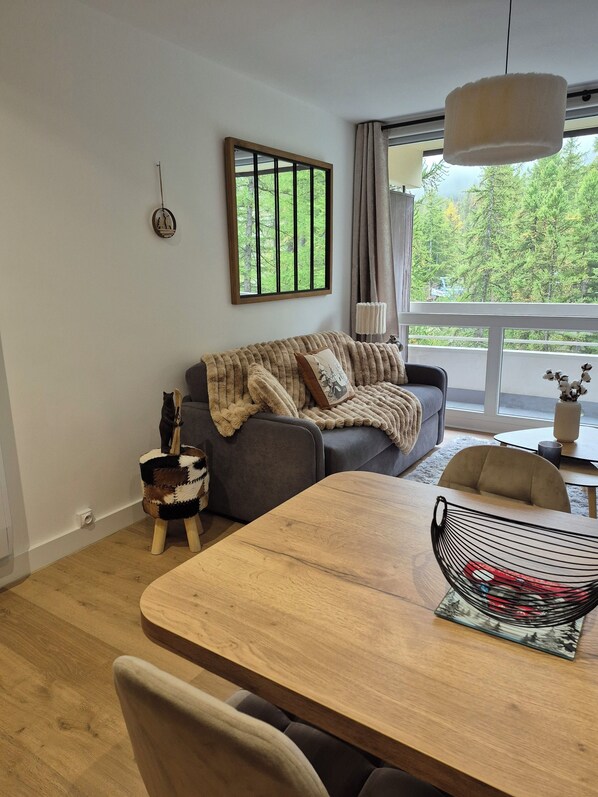 Televisión, chimenea