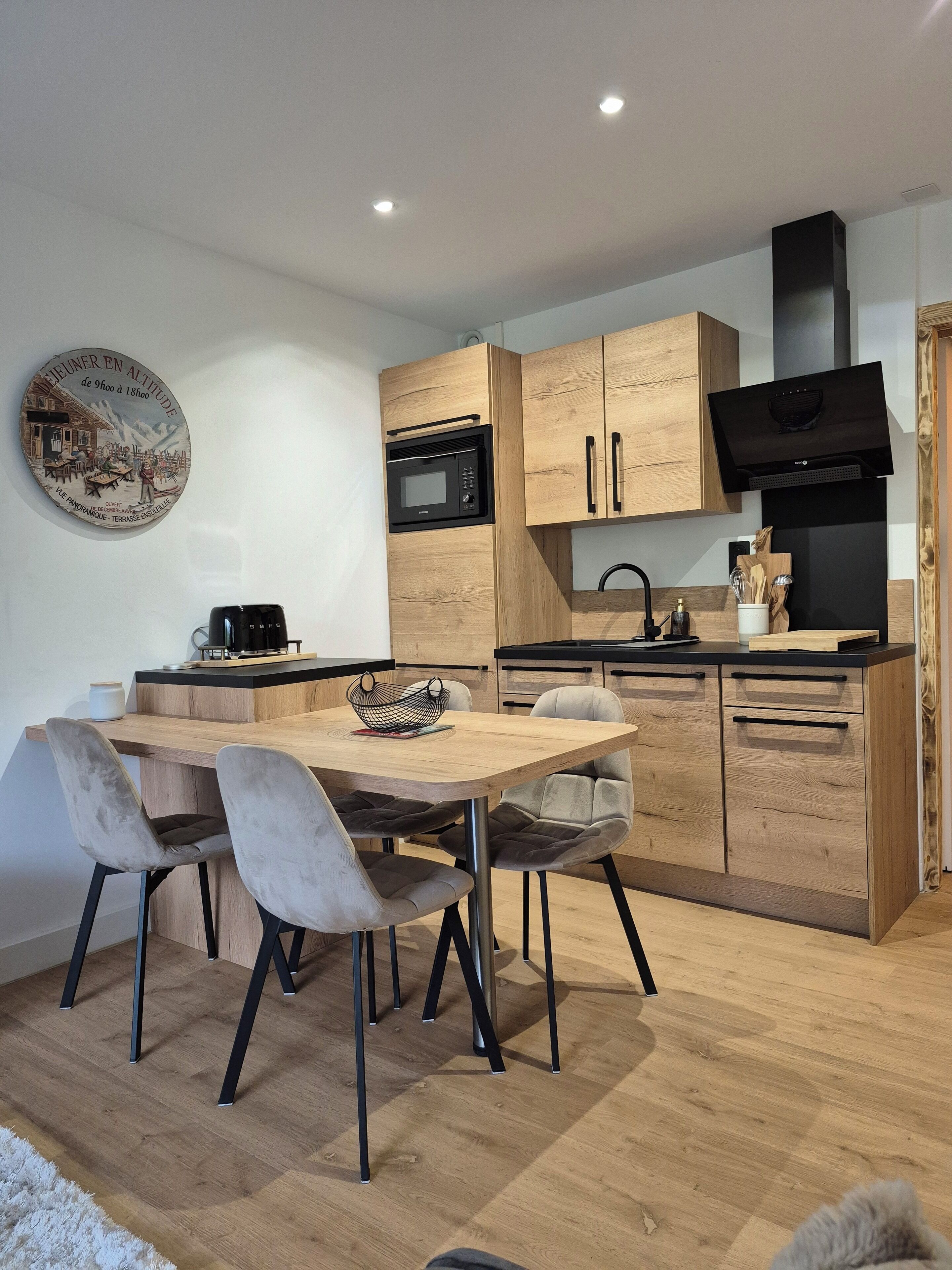 Micro-ondes, four, plaque de cuisson, lave-vaisselle