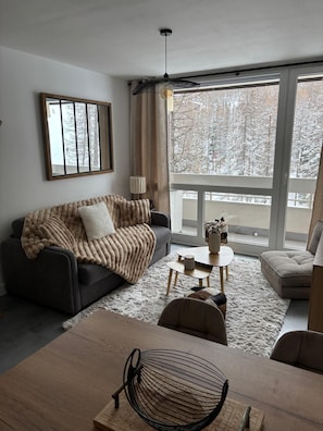 Televisión, chimenea