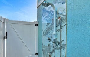 Nhà, nhiều giường, bồn tắm nước nóng, quang cảnh biển (Ocean Breeze) | Phòng tắm | Khăn t ắm 