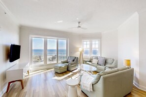 Interior - Beautiful Oceanfront Getaway W/shared Pool, Central AC, Elevator, & W/D (Fernandina Beach)