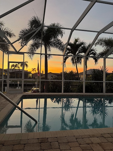 Pool and Hot Tub Gulf Access Home 3-bedroom house with Dock