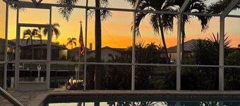 Pool and Hot Tub Gulf Access Home 3-bedroom house with Dock