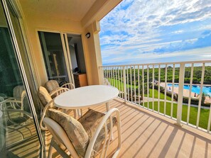 Condo, várias camas, varanda, vista para o oceano (Wave Watch) | Opções para refeição ao ar livre