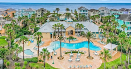 Dog-friendly Condo on the Golf Course With Ocean View, Pools, gym & Beach Access