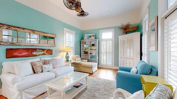 Cottage, Multiple Beds, Pool Access, City View (True Knot Cottage) | Living area