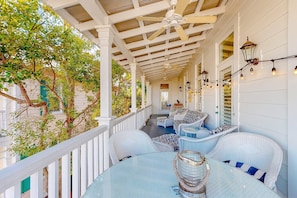 Outdoor dining - Charleston-style Cottage w/ Lovely Decks, Steps to the Beach & Pools (St. Simons Island)