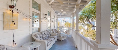 Cottage, meerdere bedden, toegang tot zwembad, uitzicht op stad (True Knot Cottage) | Terras