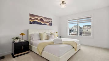 Iron/ironing board, travel crib, WiFi, bed sheets