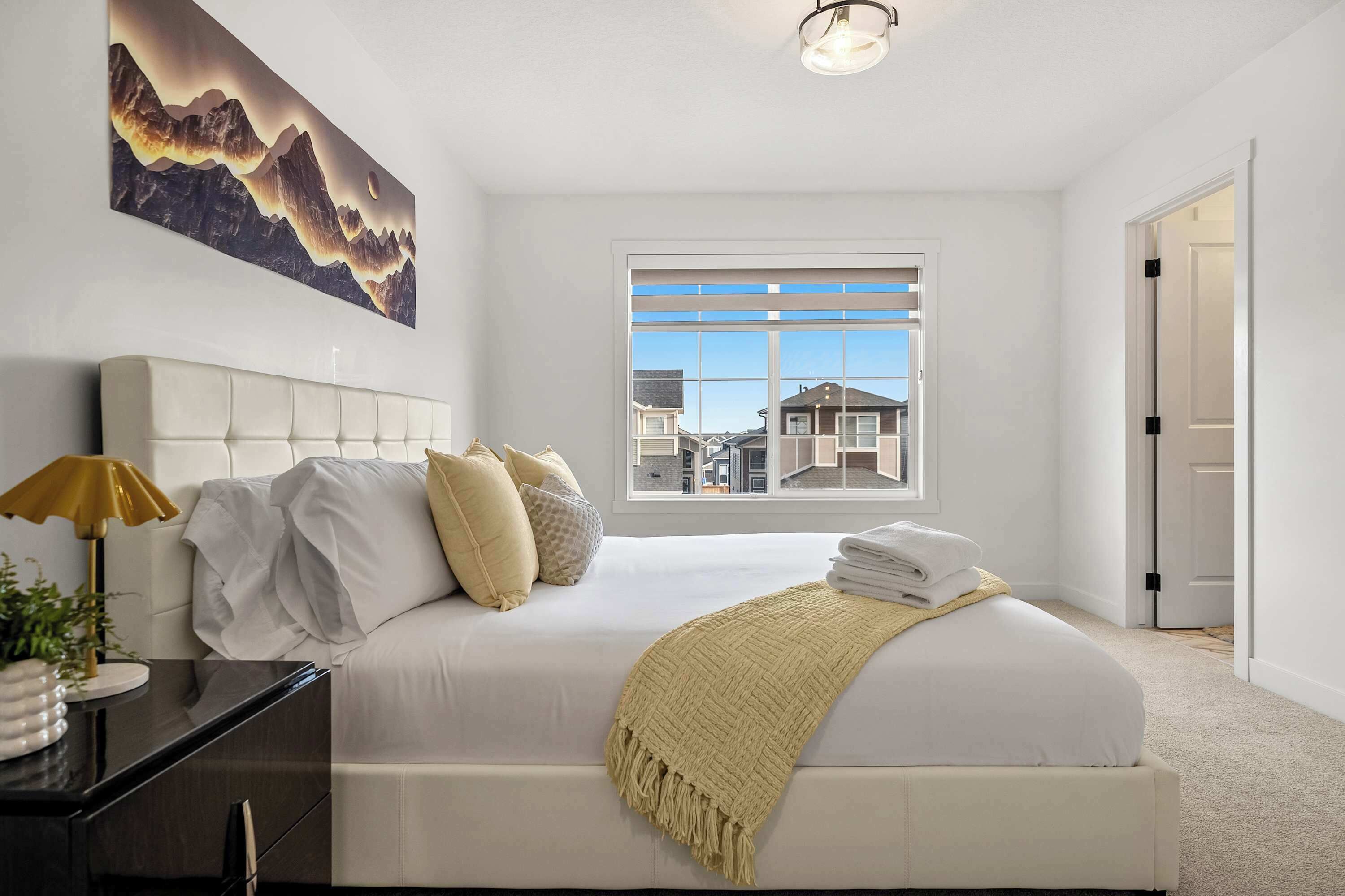 Iron/ironing board, travel crib, WiFi, bed sheets