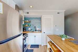 Condo, 1 King Bed with Sofa bed, Pool Access, Pool View (Cottage Pearl) | Private kitchen - Cozy Condo With Shared Pool, Close to Historic Downtown st Augustine (St. Augustine)