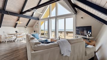 House, Multiple Beds, Patio, Ocean View (Sea Turtle Retreat) | Living area