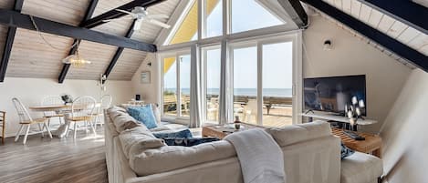 Huis, meerdere bedden, patio, uitzicht op oceaan (Sea Turtle Retreat) | Woonruimte