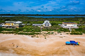 Beach nearby - A-frame Beach House Steps From the Ocean With Deck & Central AC (Ponte Vedra Beach)