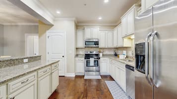 House, Multiple Beds, Patio, Pool View (St Simons Serenity) | Private kitchen