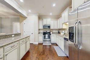 House, Multiple Beds, Patio, Pool View (St Simons Serenity) | Private kitchen - Charming Southern Townhouse W/enclosed Yard & Access to Community Pool (St. Simons Island)