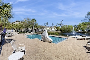 Pool - Charming Southern Townhouse W/enclosed Yard & Access to Community Pool (St. Simons Island)