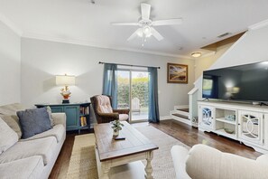 Interior - Charming Southern Townhouse W/enclosed Yard & Access to Community Pool (St. Simons Island)