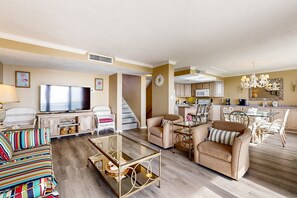 Living area - Amelia Island Plantation Condo With Ocean Views & Pool - Dog-friendly (Fernandina Beach)